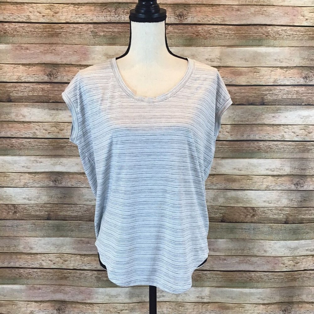 Athleta Size S Cloudlight Stratus Striped Tee Whisper Stripe White Heather Gray